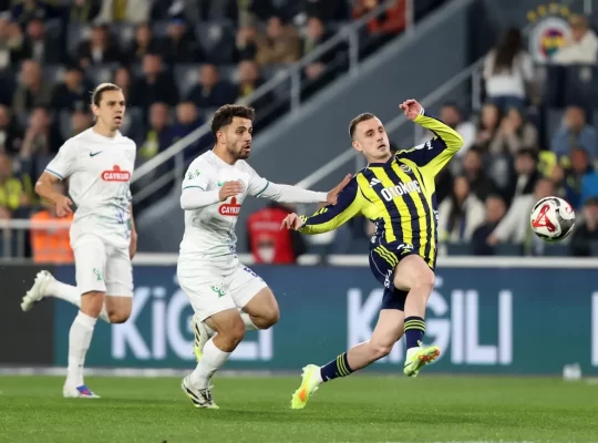 Kadıköy'de sessiz gece: Fenerbahçe galibiyeti koruyamadı