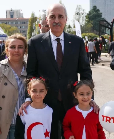Kurtulmuş "Meclis Bahçesi Çocuk Bahçesi" alanını ziyaret etti