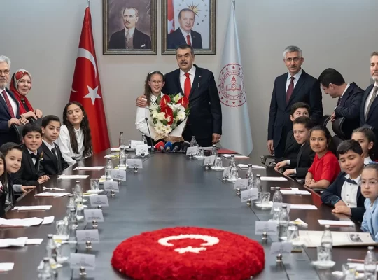 Milli Eğitim Bakanlığı koltuğu Defne Bayraktaroğlu'na emanet