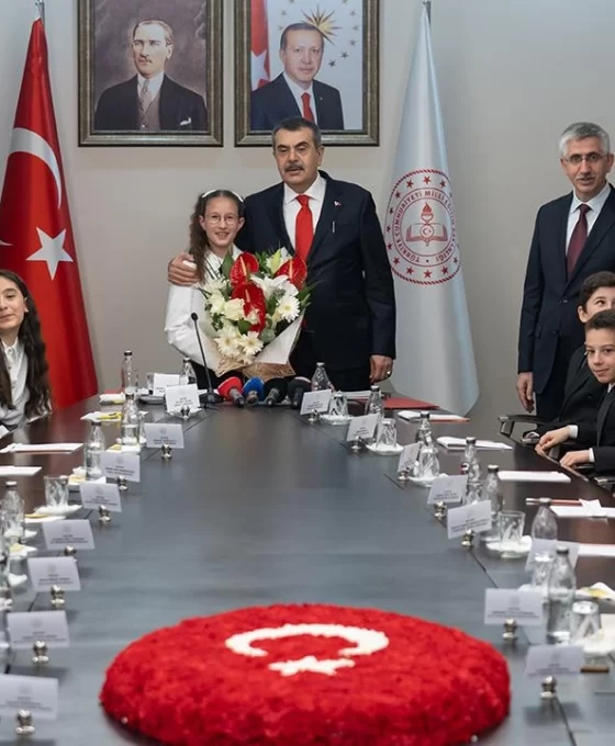 Milli Eğitim Bakanlığı koltuğu Defne Bayraktaroğlu'na emanet