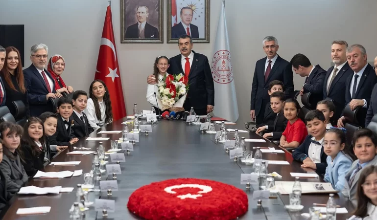 Milli Eğitim Bakanlığı koltuğu Defne Bayraktaroğlu'na emanet