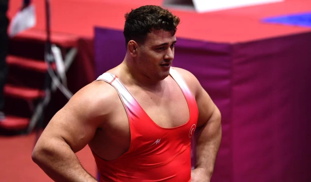 Milli güreşçiler Tiran'da yarı finale yükseldi