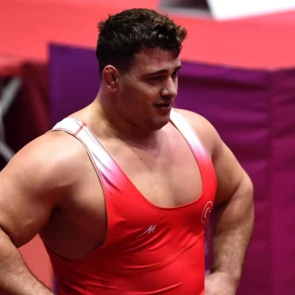 Milli güreşçiler Tiran'da yarı finale yükseldi