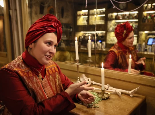 Rusya'da mistisizm patlaması: Askerler muska yaptırıyor