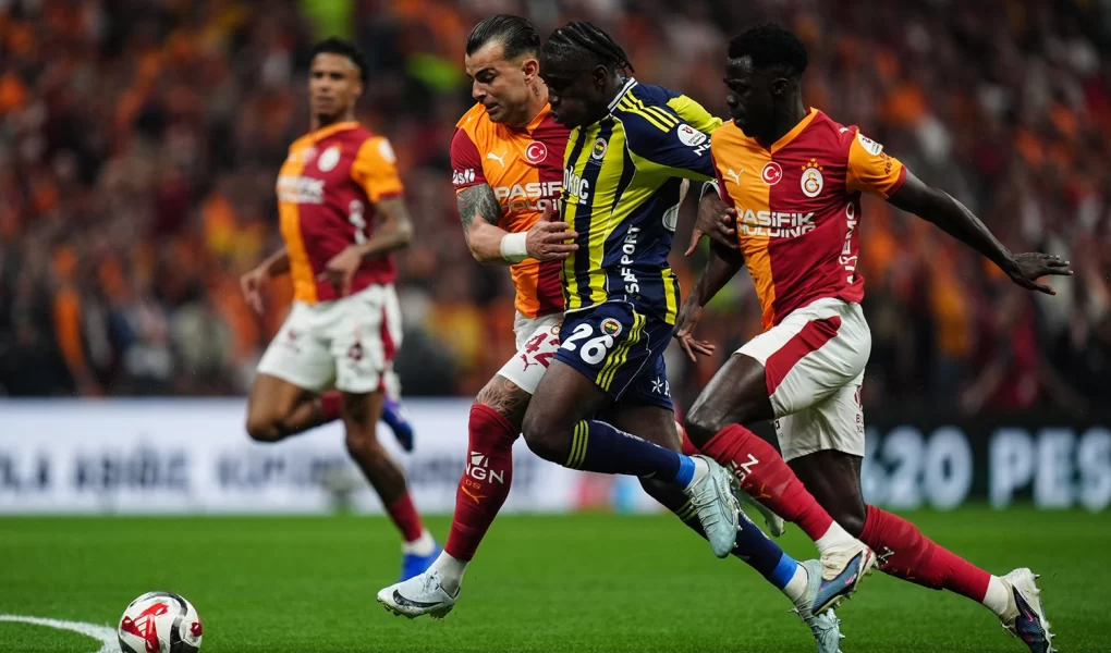 Samandıra'da derbi depremi: Takım otobüsü taşlandı