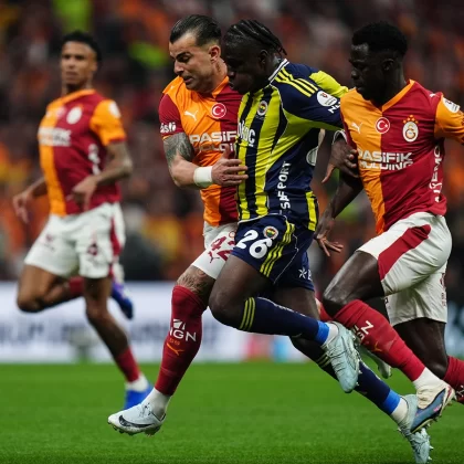 Samandıra'da derbi depremi: Takım otobüsü taşlandı