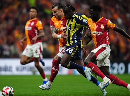 Samandıra'da derbi depremi: Takım otobüsü taşlandı