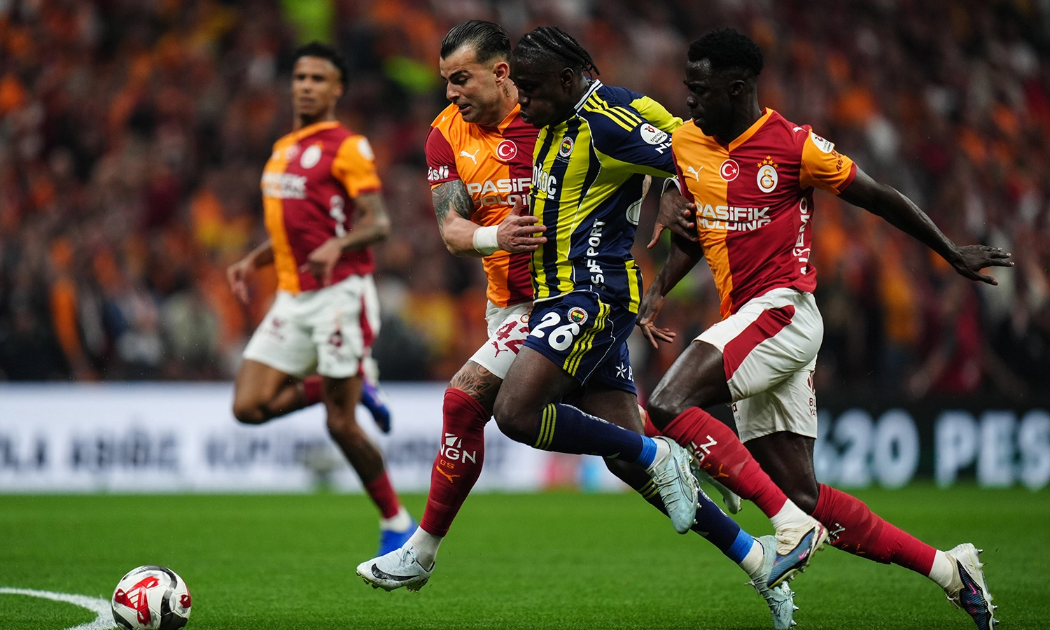 Samandıra'da derbi depremi: Takım otobüsü taşlandı