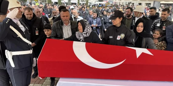 Şehit polis memuru Seçkin Yalçın son yolculuğuna uğurlandı