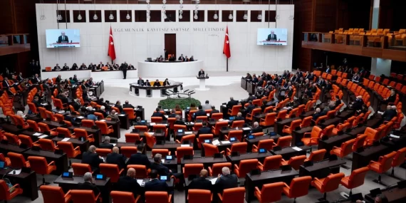 TBMM’de fahiş aidat ve afetzede koruma mesaisi
