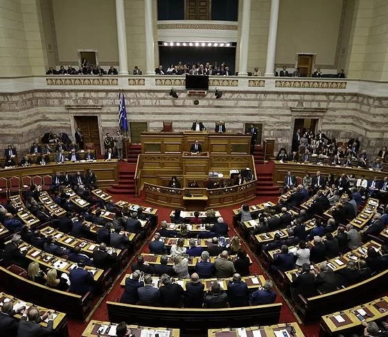 Yunanistan'da yolsuzluk depremi: 13 vekilin zırhı kalktı