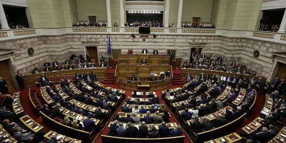 Yunanistan’da yolsuzluk depremi: 13 vekilin zırhı kalktı
