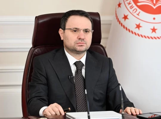 Akın Gürlek'ten Özgür Özel'e sert tepki