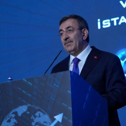 Cevdet Yılmaz: Türkiye dünyanın bağlantı noktasıdır