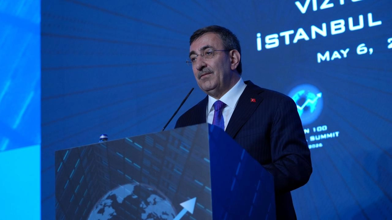 Cevdet Yılmaz: Türkiye dünyanın bağlantı noktasıdır