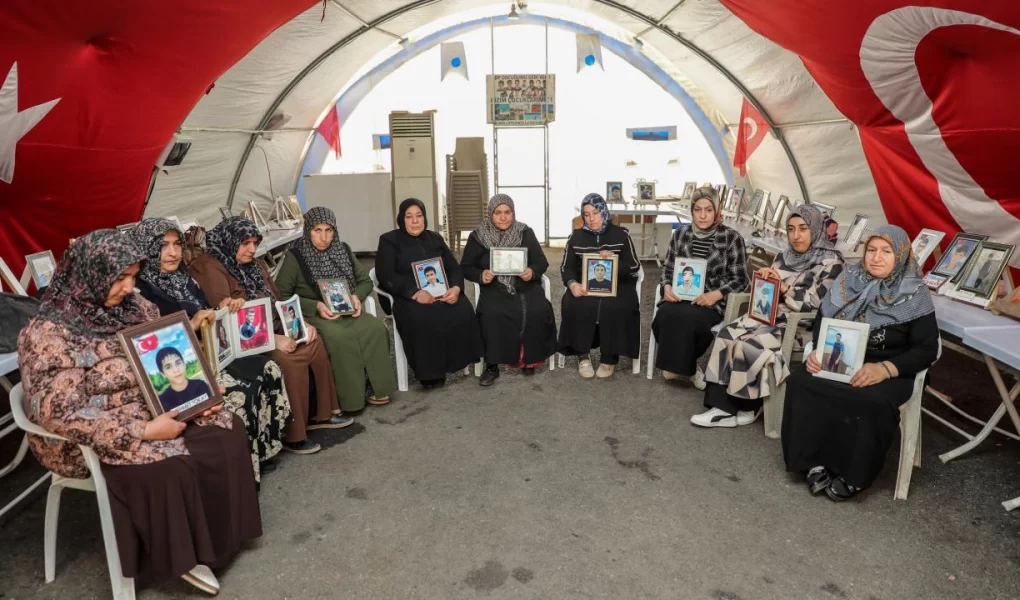 Diyarbakır anneleri Anneler Günü'nü buruk geçirdi