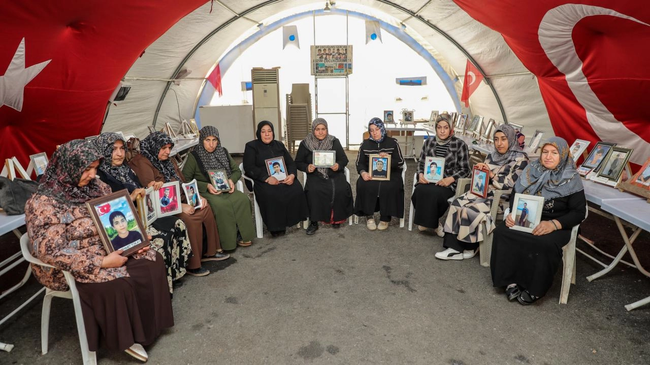 Diyarbakır anneleri Anneler Günü'nü buruk geçirdi
