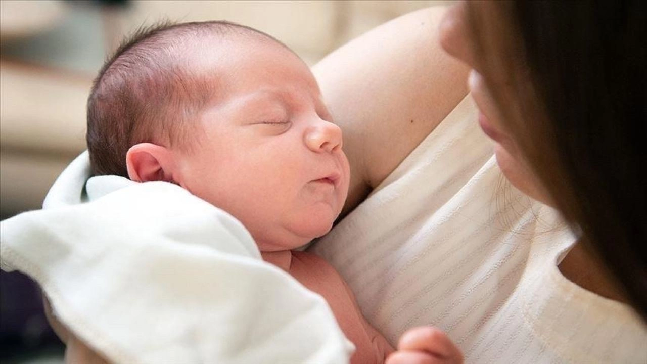 Doğum izni düzenlemesi sözleşmeli anneyi de kapsayacak
