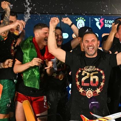 Dünya Galatasaray'ın zaferini Osimhen ile manşetlere taşıdı