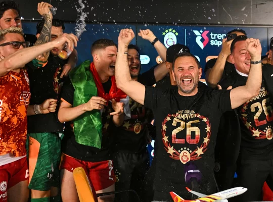 Dünya Galatasaray'ın zaferini Osimhen ile manşetlere taşıdı