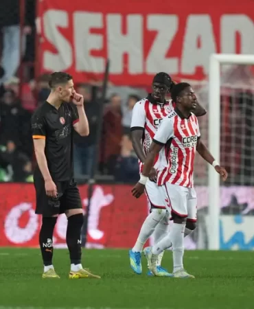 Galatasaray şampiyonluk turunu haftaya bıraktı
