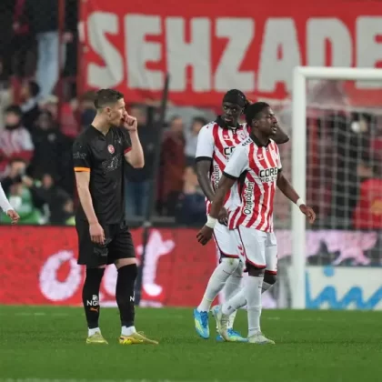 Galatasaray şampiyonluk turunu haftaya bıraktı