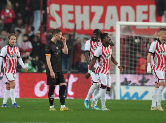 Galatasaray şampiyonluk turunu haftaya bıraktı