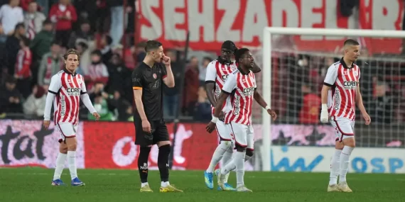 Galatasaray şampiyonluk turunu haftaya bıraktı