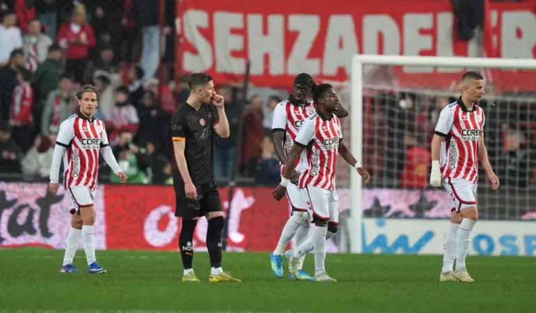 Galatasaray şampiyonluk turunu haftaya bıraktı