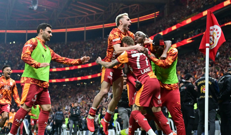 galatasaray-tarihi-rekorunu-egale-etti-ust-uste-4-sampiyonluk