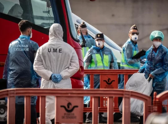 Hantavirüs paniği yaşanan dev gemide tahliye operasyonu