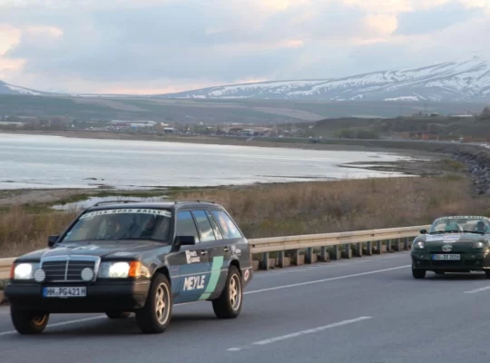 İpek Yolu Rallisi'nin durak noktası Ahlat oldu