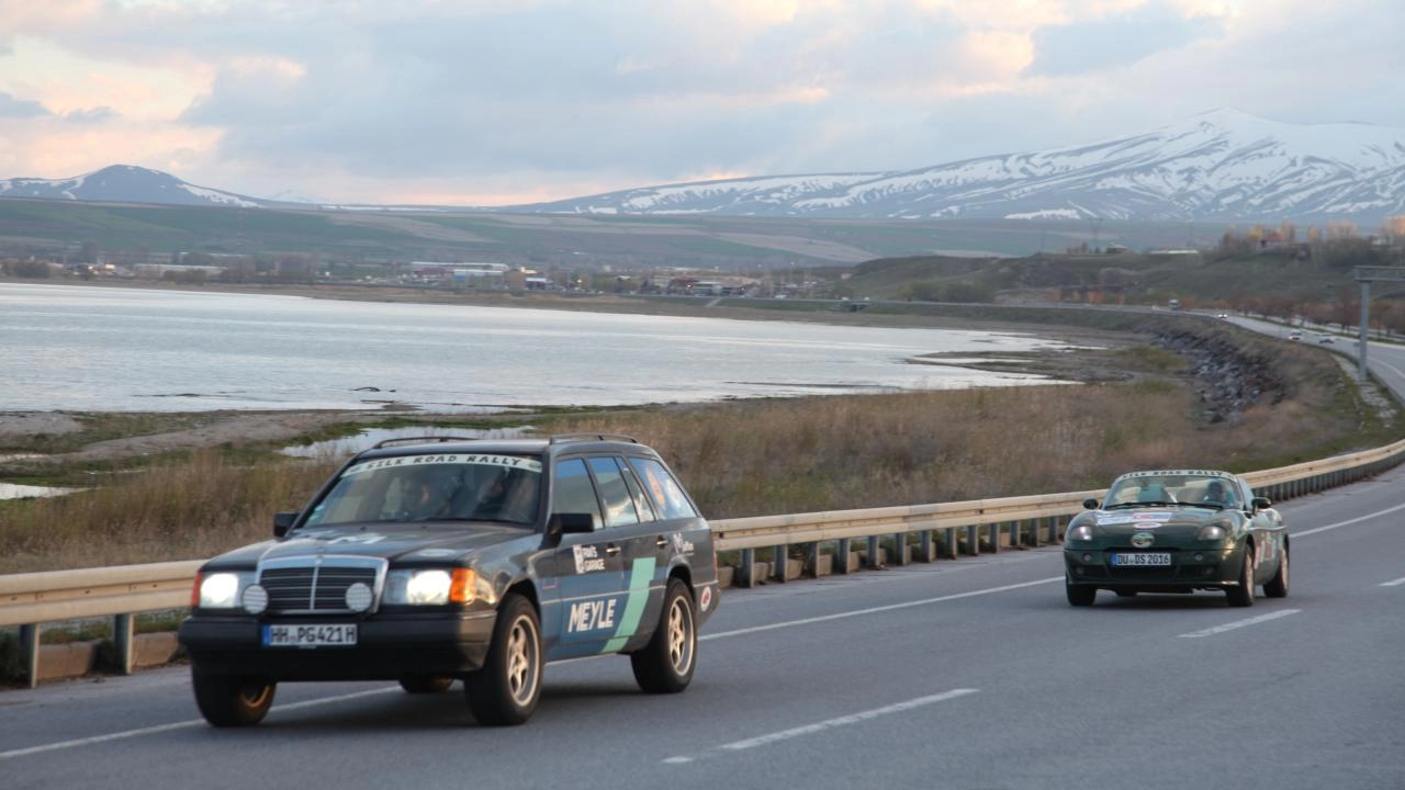 İpek Yolu Rallisi'nin durak noktası Ahlat oldu