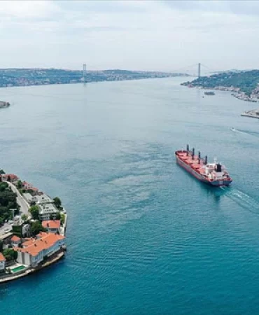 İstanbul Boğazı'ndan ilk çeyrekte 9 binden fazla gemi geçti