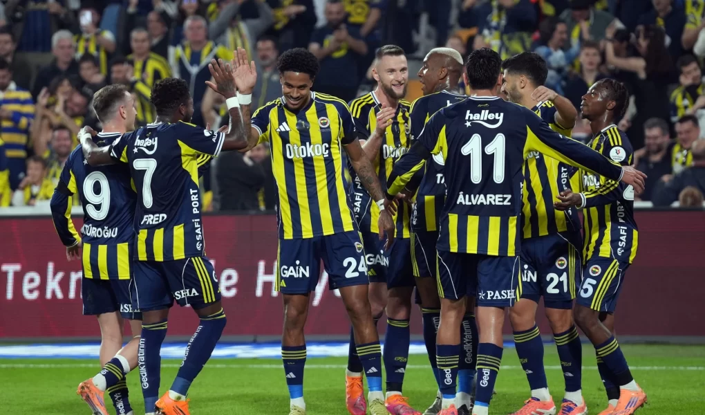 Kadıköy'de aylar sonra sahaya çıkan isme büyük protesto