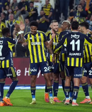 Kadıköy'de aylar sonra sahaya çıkan isme büyük protesto