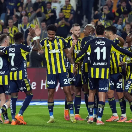 Kadıköy'de aylar sonra sahaya çıkan isme büyük protesto