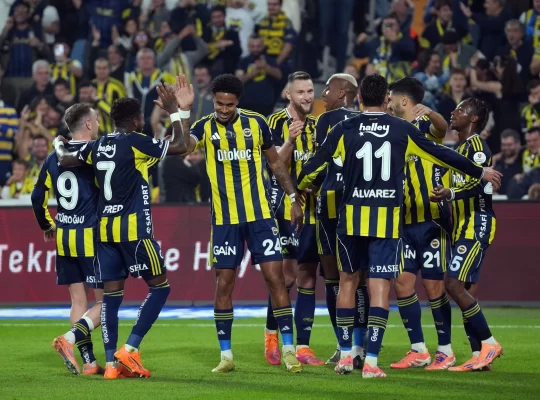 Kadıköy'de aylar sonra sahaya çıkan isme büyük protesto