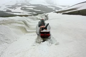 Kars-Ardahan yolunda "Kar kaplanları" bayram için sahada