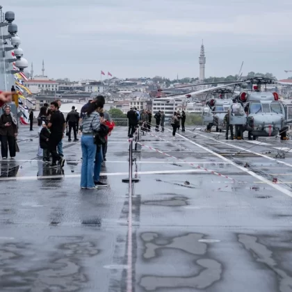 TCG Anadolu Sarayburnu'nda ziyaretçi akınına uğradı