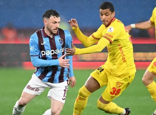 Trabzonspor puanı uzatmalarda kurtardı