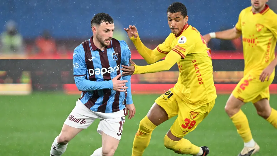 Trabzonspor puanı uzatmalarda kurtardı