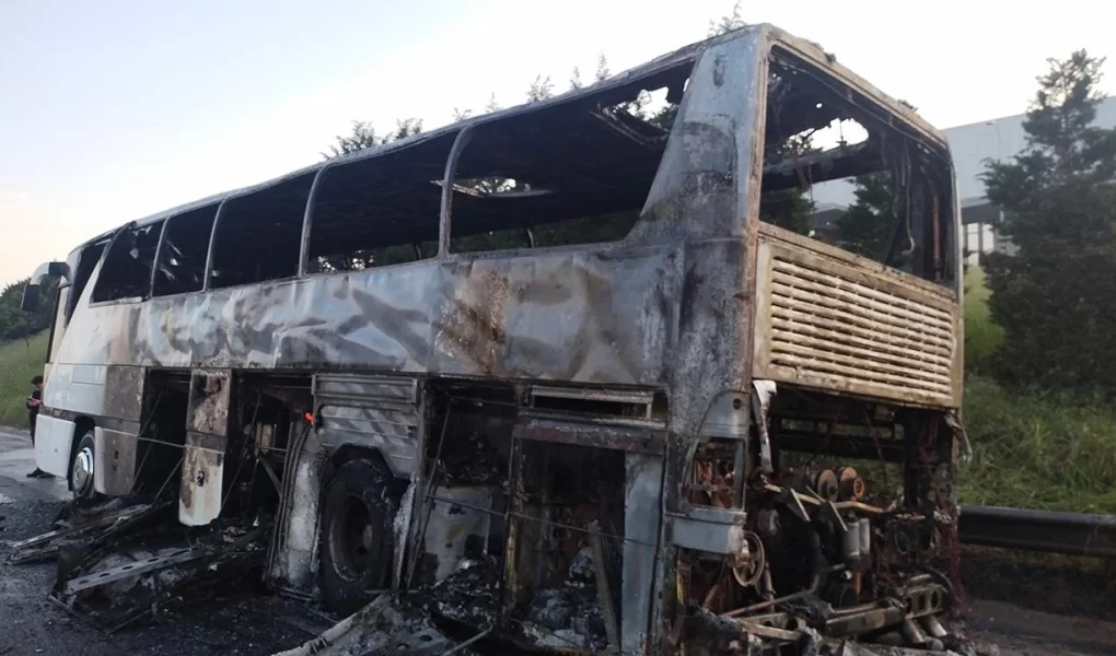 Tuzla'da otobüs yangını: Selektör uyarısı 45 kişiyi kurtardı