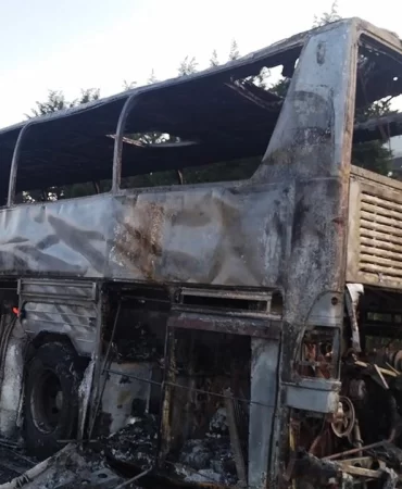 Tuzla'da otobüs yangını: Selektör uyarısı 45 kişiyi kurtardı