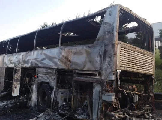 Tuzla'da otobüs yangını: Selektör uyarısı 45 kişiyi kurtardı