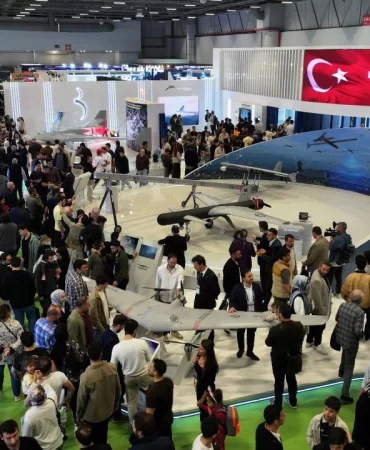 Vatandaşlar savunma sanayiinin devlerini SAHA 2026'da inceledi