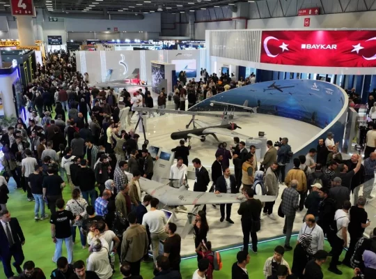 Vatandaşlar savunma sanayiinin devlerini SAHA 2026'da inceledi