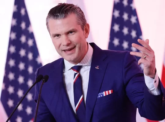 ABD Savunma Bakanı Hegseth'ten İran'a "bombalama" tehdidi