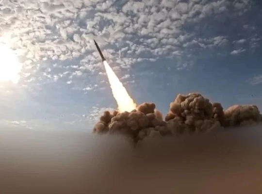 ABD'li pilottan şok iddia: F-15'i 'denizanası' dronlar mı düşürdü?