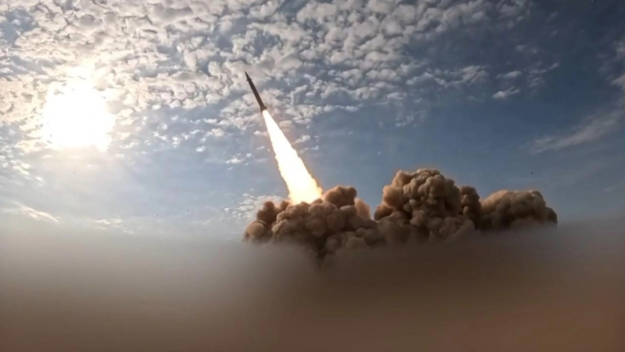 ABD'li pilottan şok iddia: F-15'i 'denizanası' dronlar mı düşürdü?